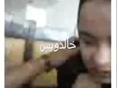 ストリップ ショーと自慰行為を与える熱いロシアの熟女