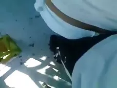 冷静を保ち、ドアを開ける