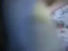 私の妻優しく caresing 彼女の柔らかい毛の猫が恥丘、