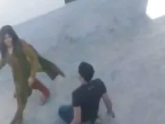 おばあちゃんは膣マッサージを取得します。