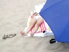 ラテンふしだらな女は、ハード ブラック コックを吸う