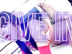 黒の未亡人を見ている!