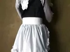 ガール フレンドは、ぬれた猫の香りで部屋を満たす