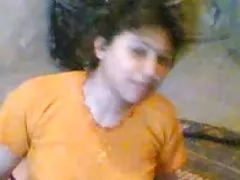 手マンと bvr を搾乳巨乳の女の子