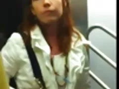 私にとって非常に角質の毛深い熟女 mastrubating