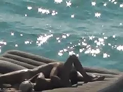 角質の毛深い妊娠中の女の子のレイアウトを取得します