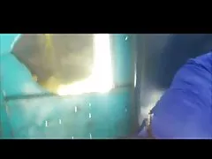 熟女の毛深い醜い台所の汚れた性交を持っていること