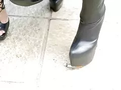 ハイヒールを得るアナル │ 休日の毛むくじゃらの猫の妻