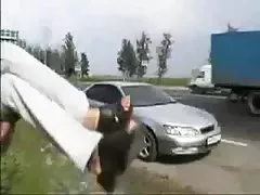 ママは、すべての車の中で十代のカップルのファック