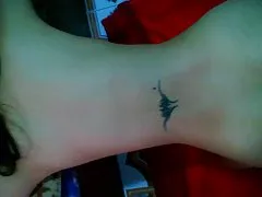 妻は、新鮮なキュウリを愛しています。