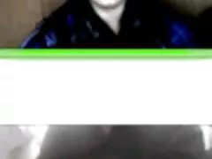 ウェブカメラ 2 で毛むくじゃらの猫と厚いラティーナ