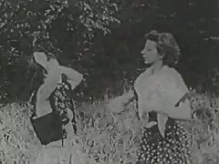 若い ausie が彼女の肉の毛 pusst、ピット、おっぱいで遊ぶ