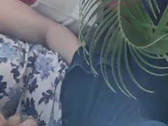 少女は、彼女の毛深いオマンコは、大きく開き、グッズ