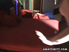 いたずらなアマチュア熟女と三人組兼口の中で