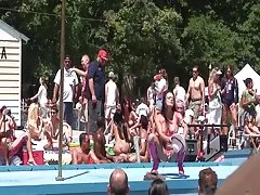 肛門アクションで毛むくじゃらのブルネット熟女