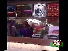 年上の男に犯さ毛深い少女