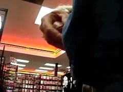 かわいい毛深い熟女が犯される