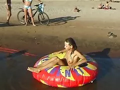 黒髪のハードコア肛門と口の中が犯される