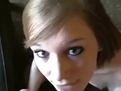 熱い十代の女の子の素敵なボディを得た mouthfull