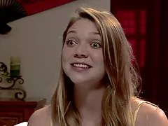 湯たんぽは、彼女の尻を打ちました取得します。