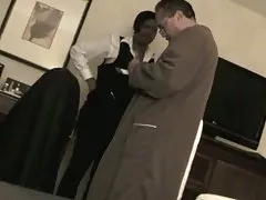 乳首クランプと毛むくじゃらの猫 10 代の猫をファックします。