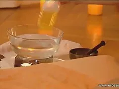 自然、毛深いレズビアン池で日向ぼっこ。