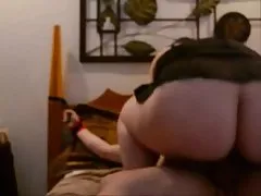 彼女の夢の毛深いオマンコに卑劣なピーク