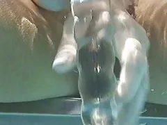 アンジェリカ ベラ 3 人組シーン