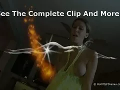 かわいい毛深いブルネット彼女の柔らかいブッシュを手マン