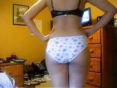 テーブルの上の毛深い赤毛熟女セックス