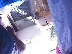 5 人の女の子が彼らの寝室で楽しいのたくさんをあります。