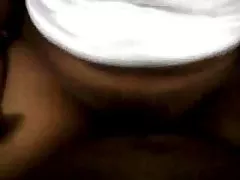 毛むくじゃらのかわいい私の巨根を口腔に取得し、猫をなめる