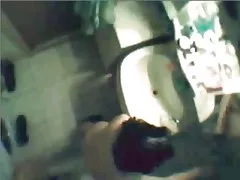 指し、dormroom で犯される女子大生